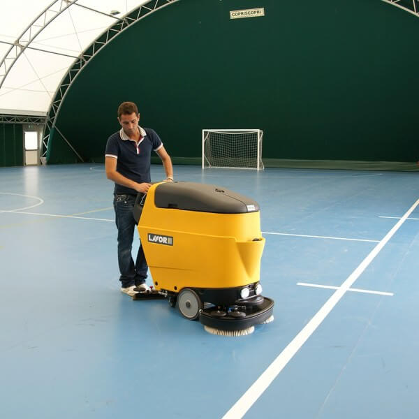 Уборка спортивного зала с помощью поломоечной машины Лавор про